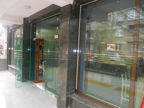 Офис сгради, частни домове и къщи