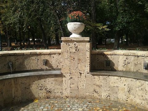 стени, чешми, облицовки